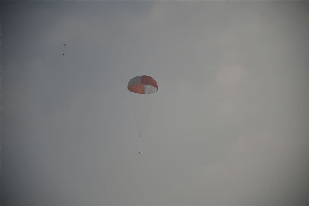 Parachute drop test - AN-32 aircraft